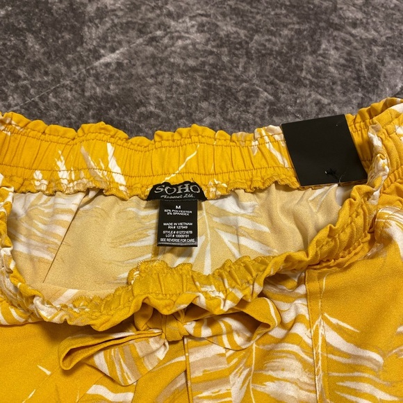 SOHO APPAREL Vibrant Yellow Pants with Leaf Design/size M - Picture 8 of 9
